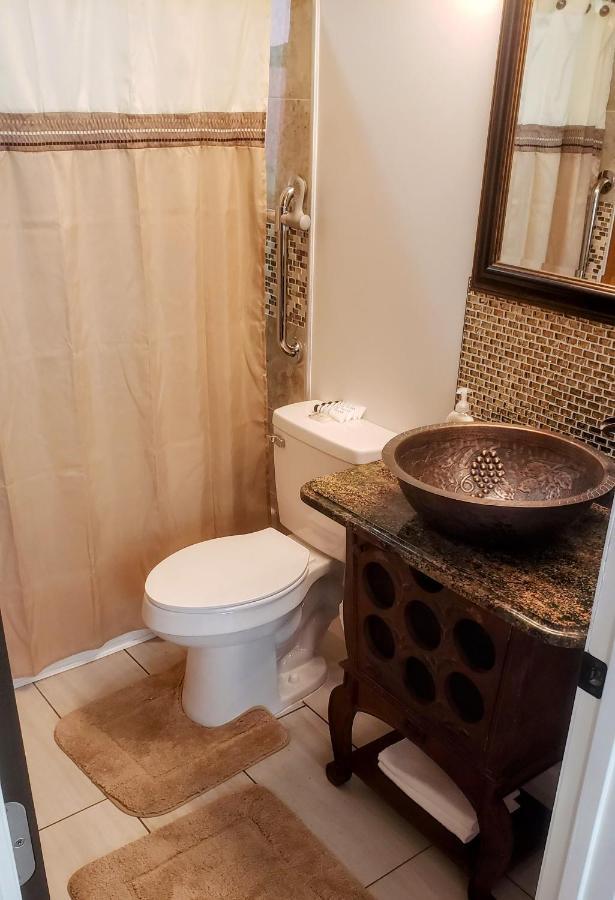 Stylish Suite Tampa Minutes To Hard Rock Casino Mango 외부 사진