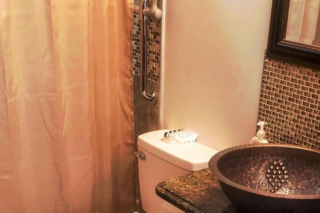 Stylish Suite Tampa Minutes To Hard Rock Casino Mango 외부 사진