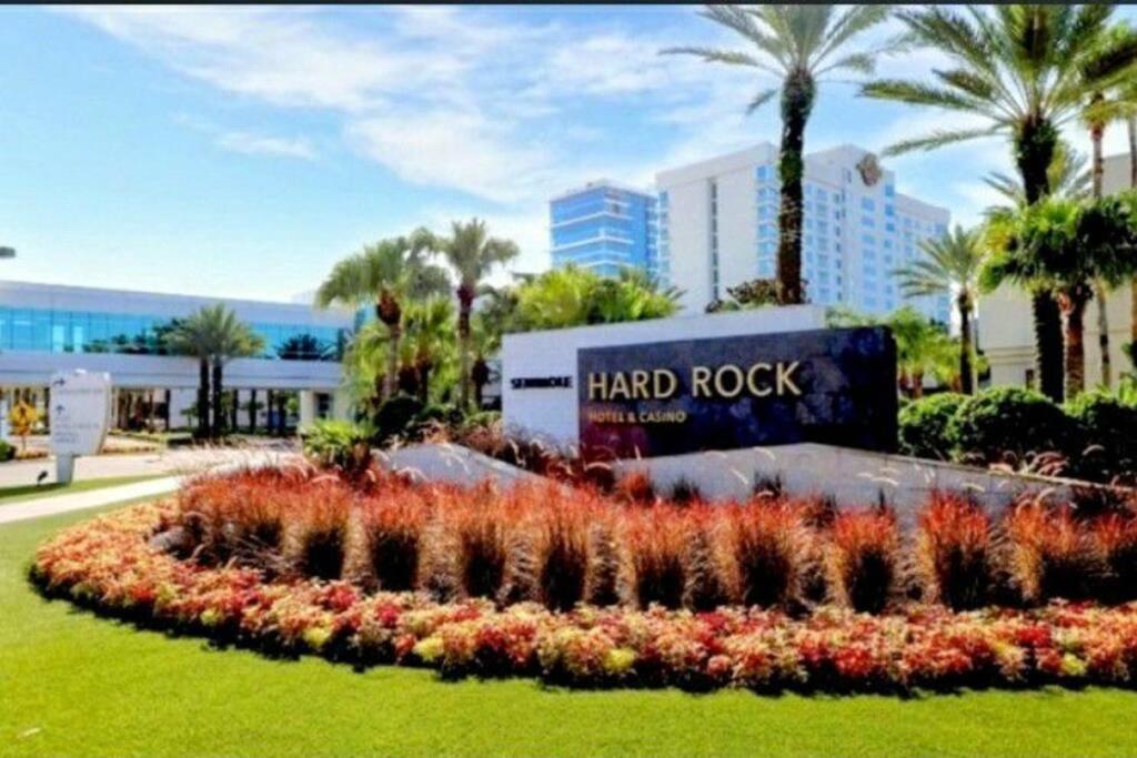 Stylish Suite Tampa Minutes To Hard Rock Casino Mango 외부 사진